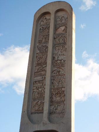 Fahaleovantena Tribes Monument