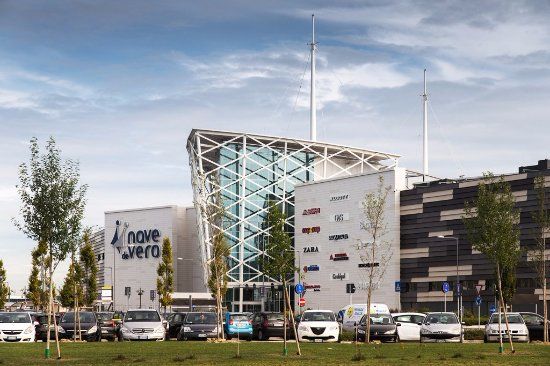 Centro Commerciale Nave de Vero