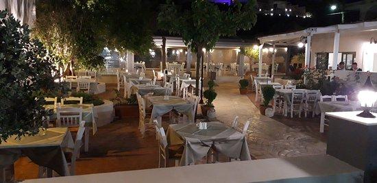 Iris Restaurant Coffee Bar