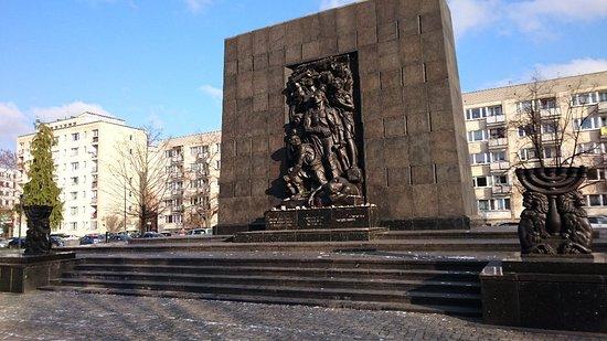 Monumento agli eroi del ghetto