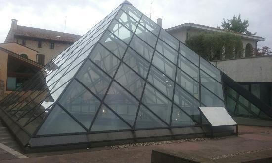 Area del Foro Romano e Domus di Via Mazzini
