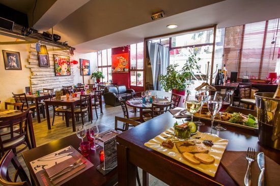 De La Bouche A l'Oreille