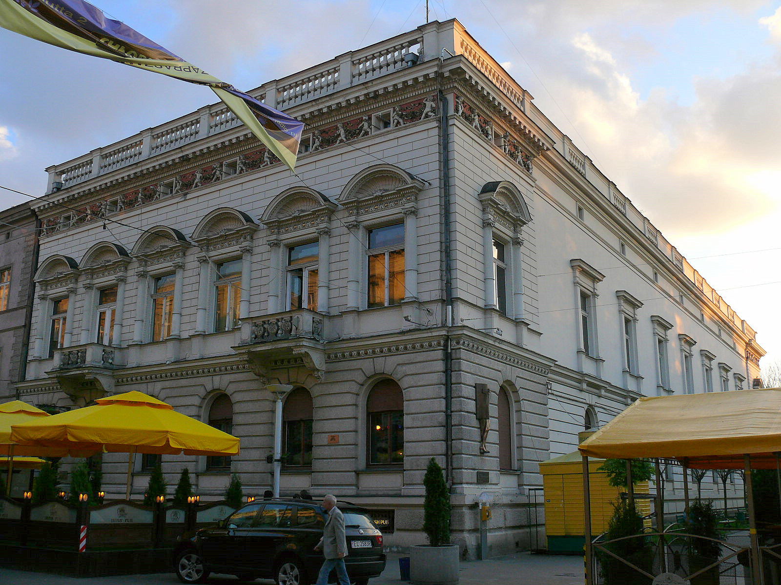 Maksymilian Goldfeder Palace