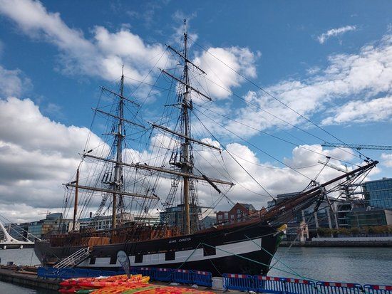 Veliero e museo della carestia Jeanie Johnston