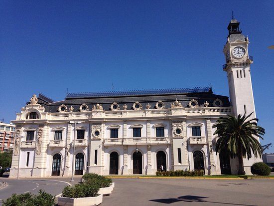 Edificio Del Reloj Del Puerto De Valencia